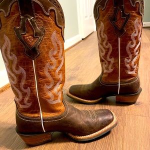 Womens Ariat size 7 cowgirl boots brown tan and pink accents
